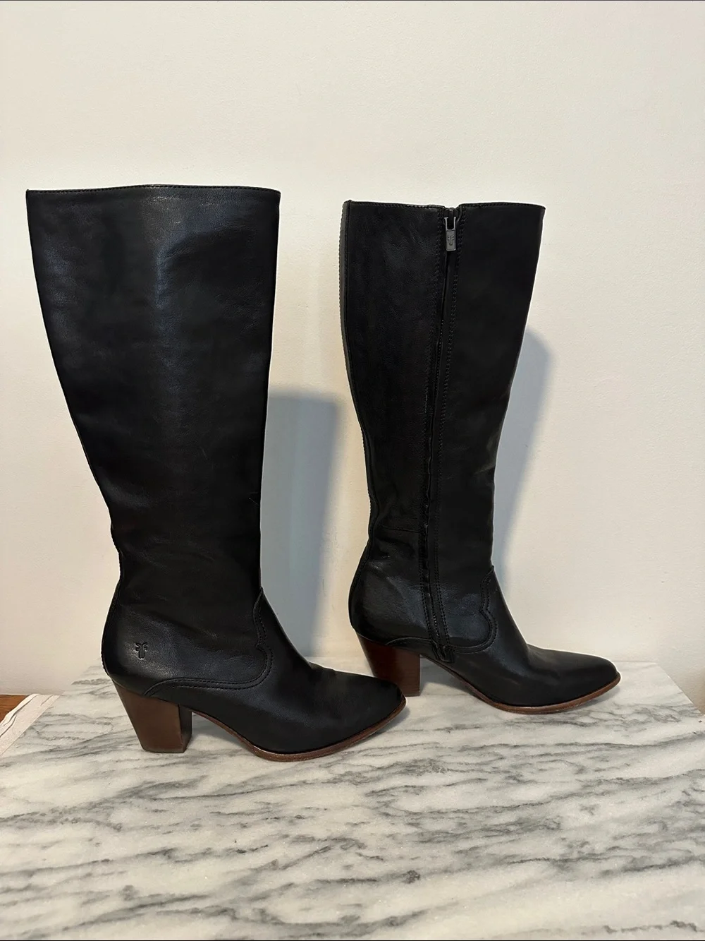 FRYE Reed Inside Zip Tall Boots Black Leather Knee High Heeled Style 70904 8M